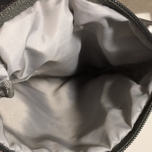 EDDIE BAUER BAG NWOT MESSENGER PURSE CROSSBODY ANIMAL PRINT - Picture 4 of 8